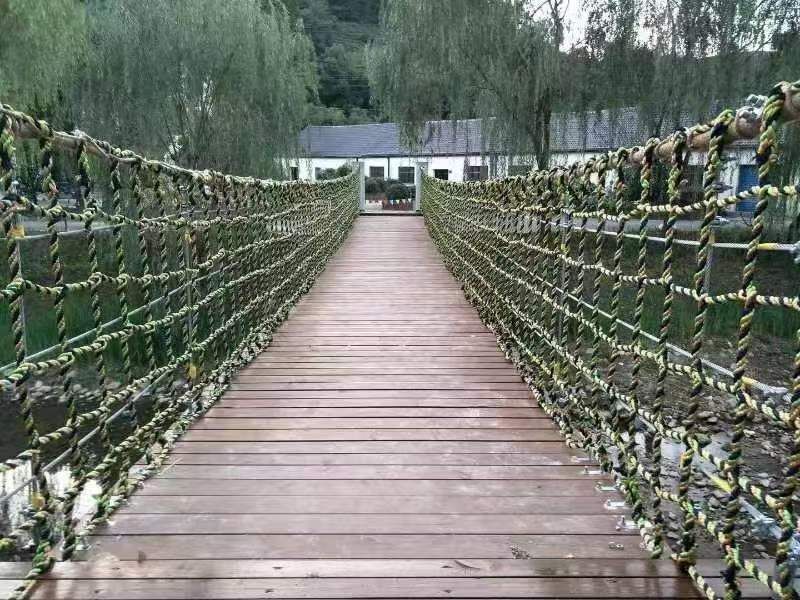 木质吊桥