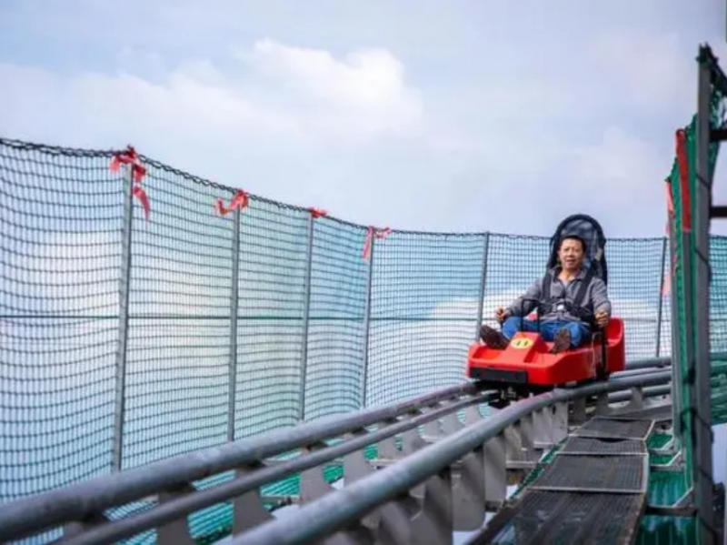 轨道爬山车