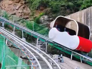轨道爬山车
